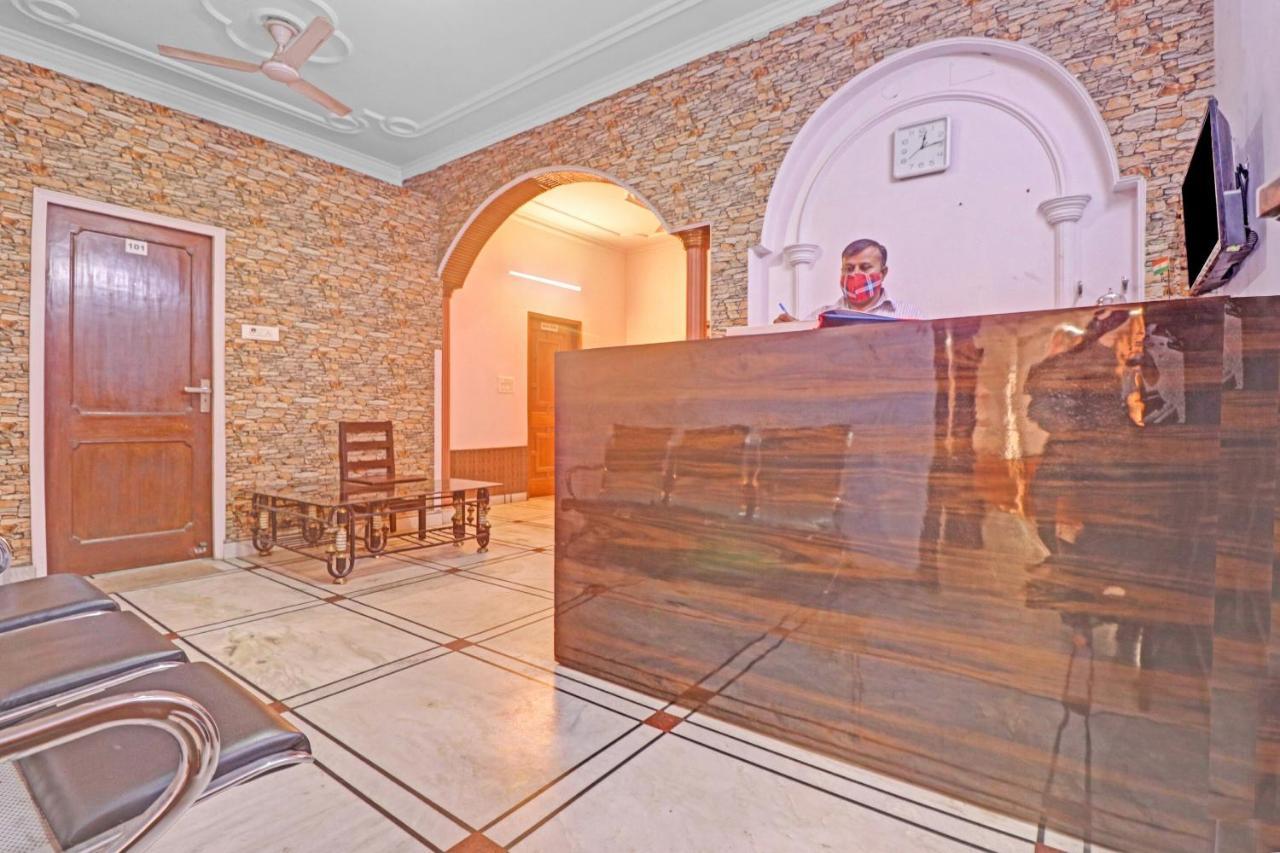 Hotel Capital O 84658 Moonlight New Delhi