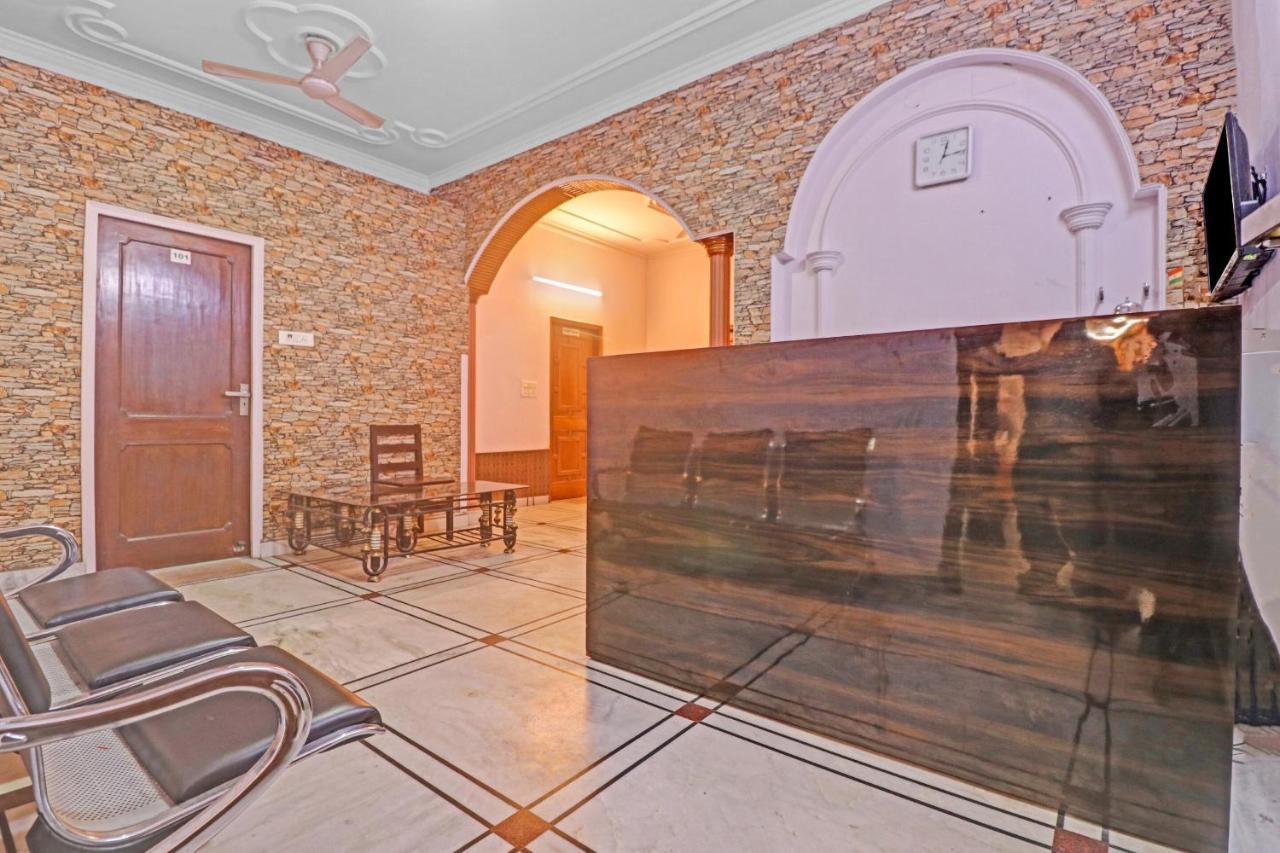 Hotel Capital O 84658 Moonlight New Delhi
