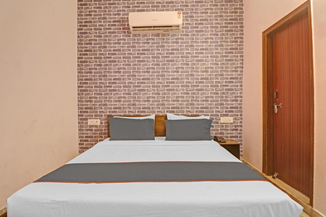 Hotel Capital O 84658 Moonlight New Delhi