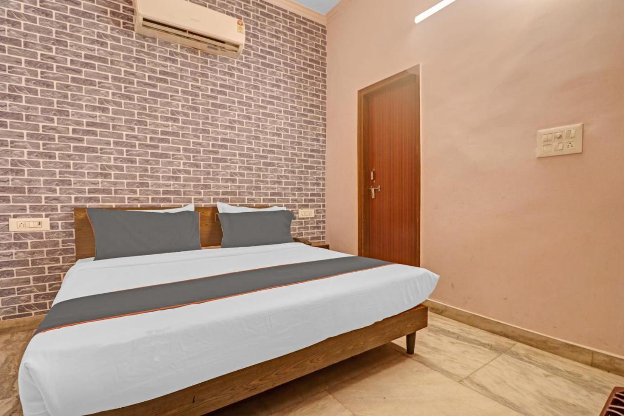 Hotel Capital O 84658 Moonlight